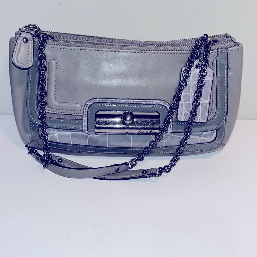 Vintage Coach leather handbag 12”x7”x10” double strap, 17” single strap.